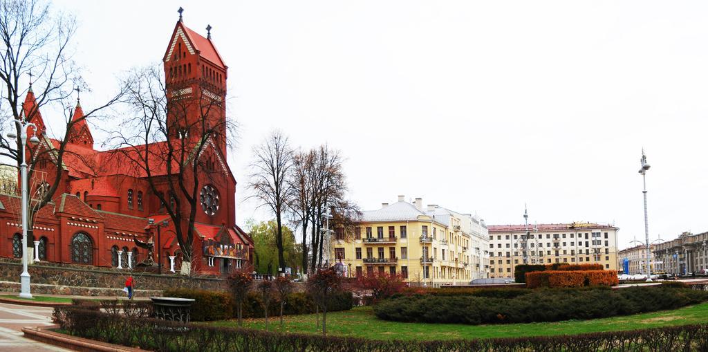 Hotel Minsk Exterior photo